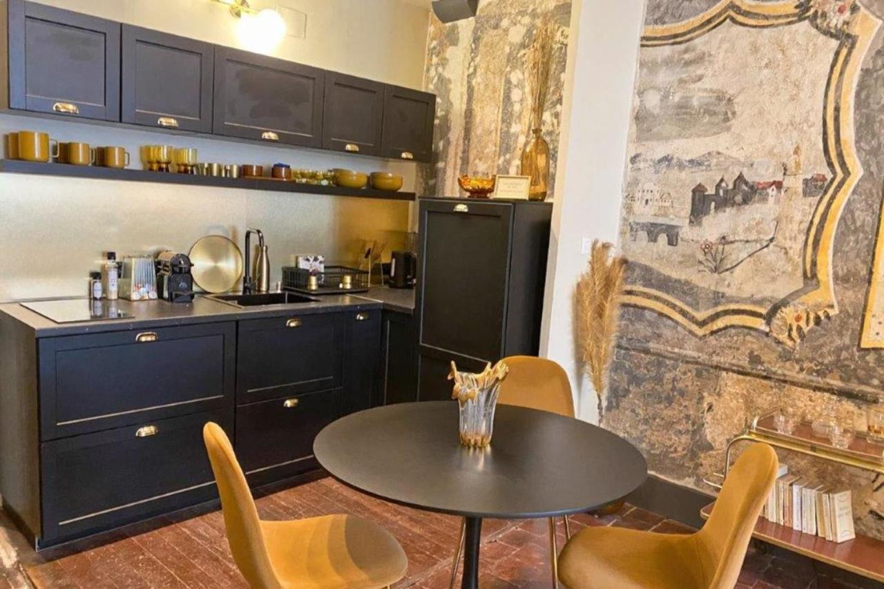 Les Fresques De Leon Apartment Tournus Exterior photo